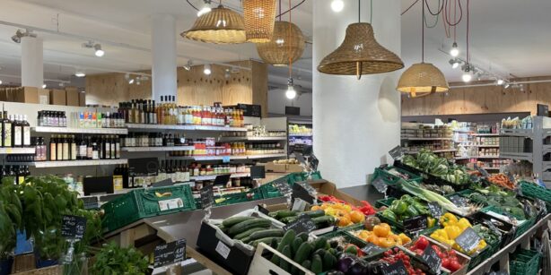 FoodHub: Der erste solidarische Mitmach-Supermarkt in München hat eröffnet
