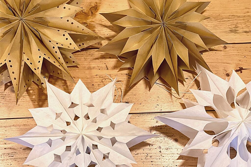 Papiersterne basteln: 4 fertige Sterne aus Butterbrottüten