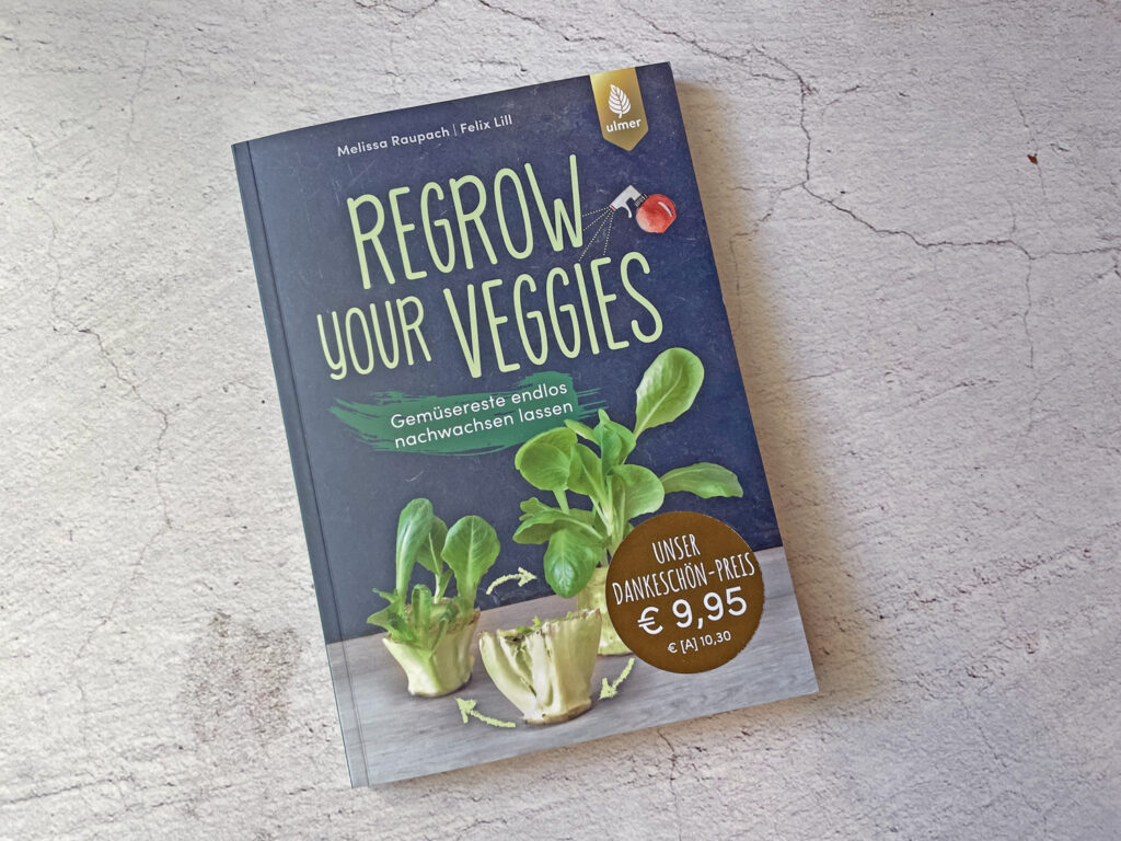 Regrow your Veggies Buchcover auf heller Arbeitsplatte